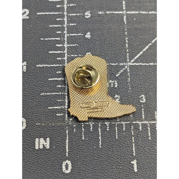 Knott's Berry Farm Buena Park CA Black Western Boots Spurs Enamel Pin Souvenir - Picture 3 of 5